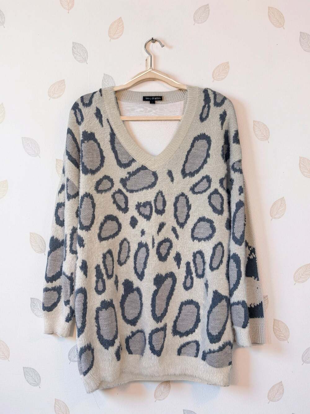 GiGiO Paris Leopard Print Fuzzy Sweater Tunic V Neck Oversized Soft Size L